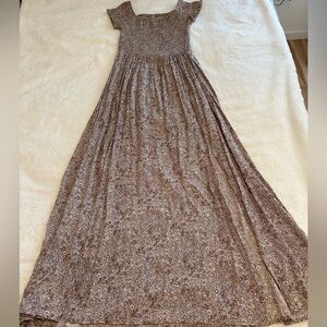 Elegant Smocked Floral Maxi Dress | Size M